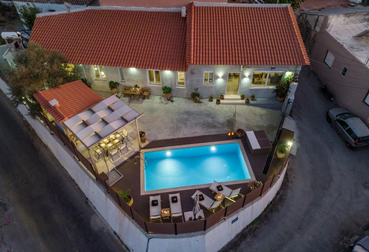 Villa Roxanne Galatas  Exterior photo